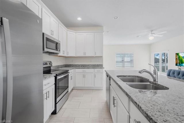 6040 Kumquat CIR, Labelle, FL 33935