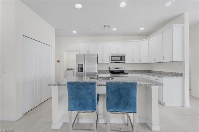 6040 Kumquat CIR, Labelle, FL 33935