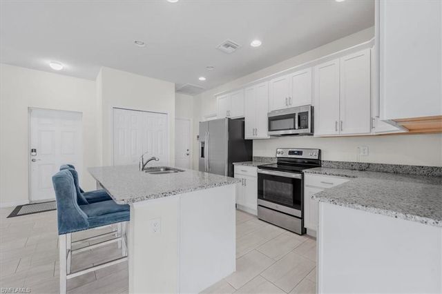 6040 Kumquat CIR, Labelle, FL 33935