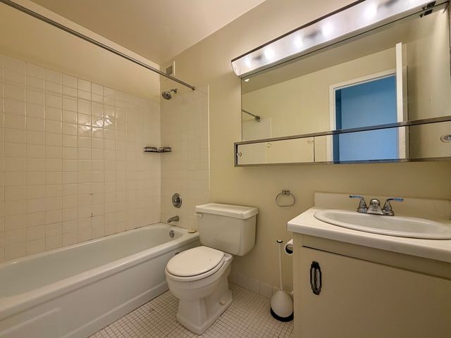 4343 N Clarendon Avenue 2505, Chicago, IL 60613
