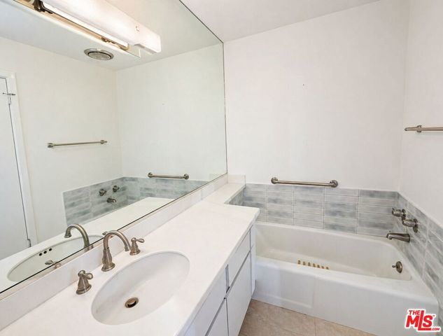 100 S Doheny Drive 815, Los Angeles, CA 90048