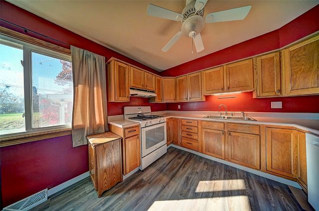 5127 Holly Avenue NW, Cedar Rapids, IA 52405