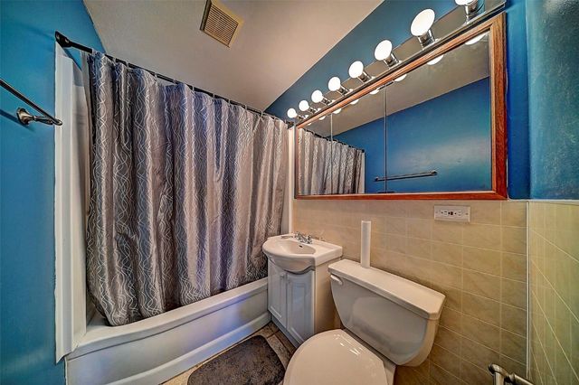 5127 Holly Avenue NW, Cedar Rapids, IA 52405