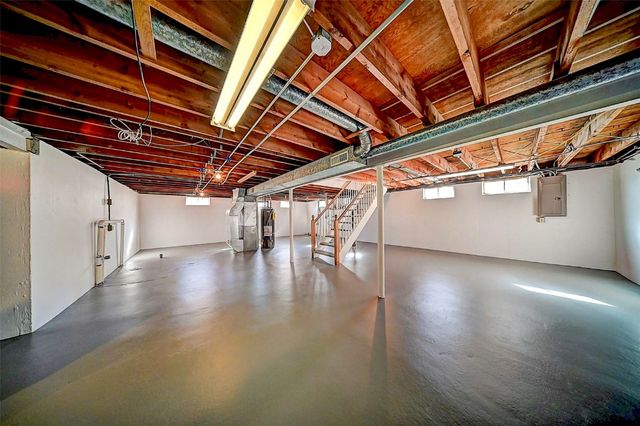 5127 Holly Avenue NW, Cedar Rapids, IA 52405