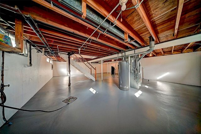 5127 Holly Avenue NW, Cedar Rapids, IA 52405