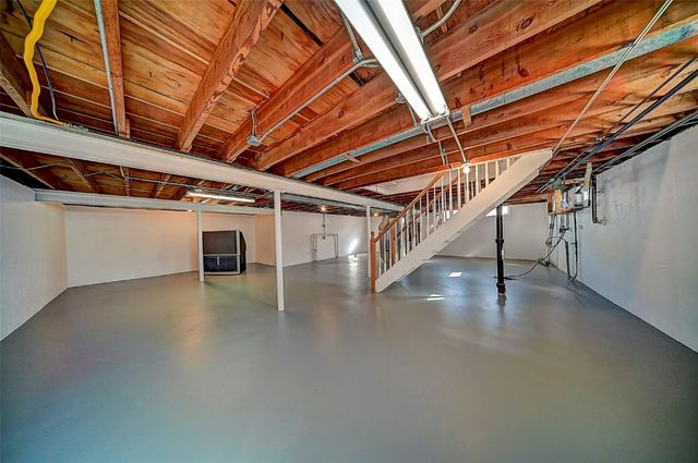 5127 Holly Avenue NW, Cedar Rapids, IA 52405