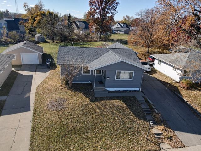 5127 Holly Avenue NW, Cedar Rapids, IA 52405