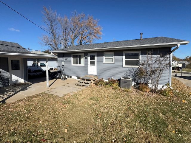 5127 Holly Avenue NW, Cedar Rapids, IA 52405