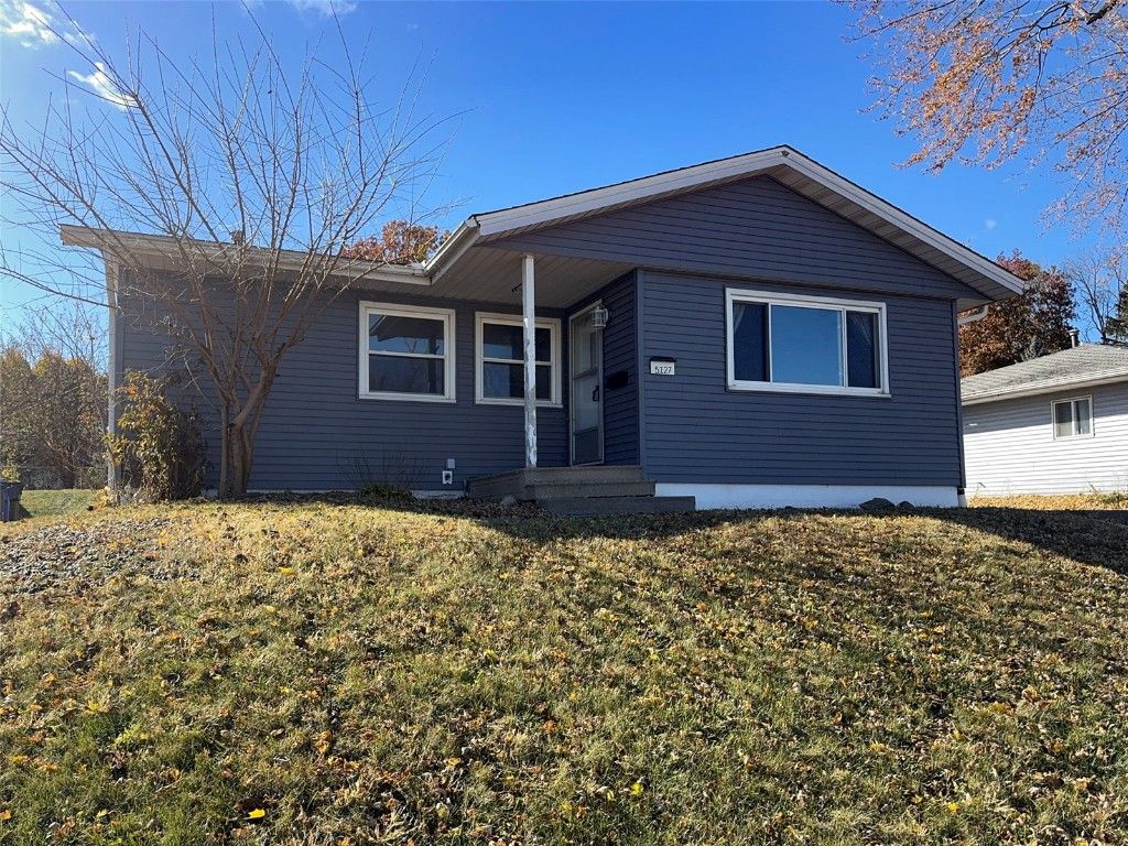 5127 Holly Avenue NW, Cedar Rapids, IA 52405
