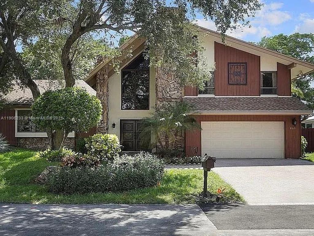 863 W Coco Plum Cir, Plantation, FL 33324