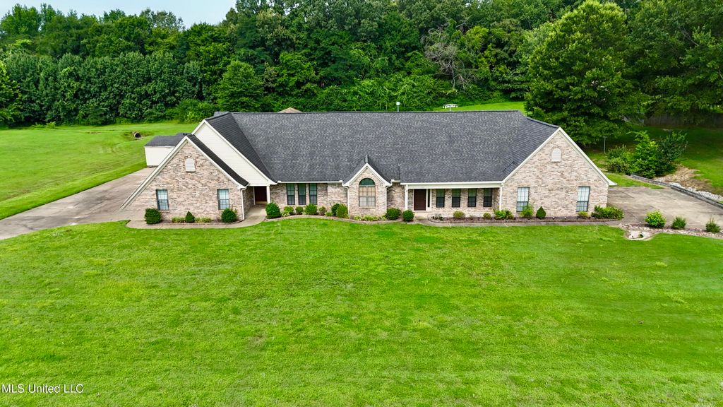 155 W Foxwood Circle Circle, Hernando, MS 38632