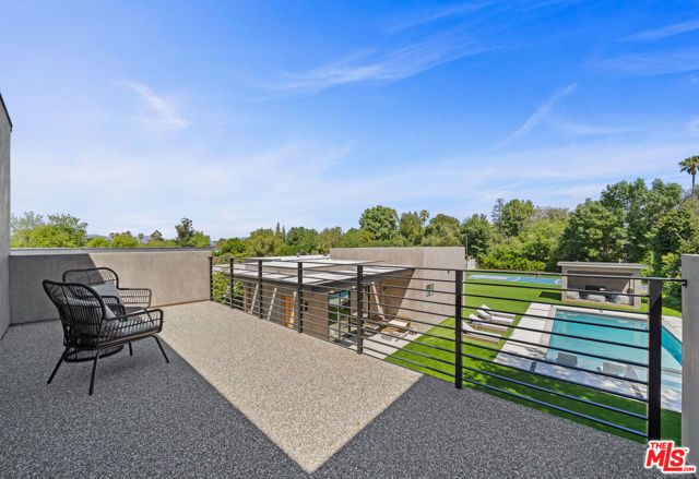 5826 Corbin Avenue, Tarzana (los Angeles), CA 91356