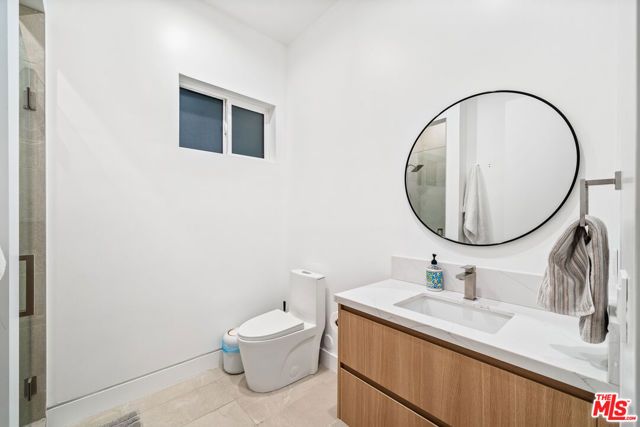 5826 Corbin Avenue, Tarzana (los Angeles), CA 91356