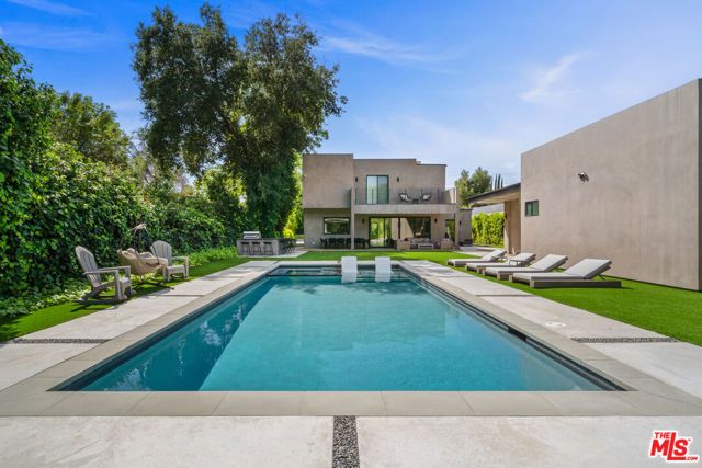 5826 Corbin Avenue, Tarzana (los Angeles), CA 91356
