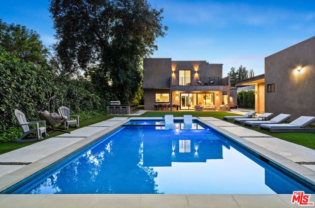 5826 Corbin Avenue, Tarzana (los Angeles), CA 91356