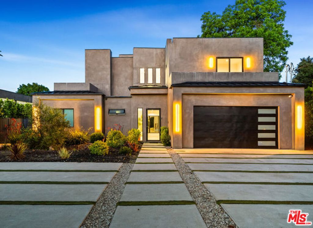 5826 Corbin Avenue, Tarzana (los Angeles), CA 91356