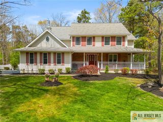 1 Pine View Court, Monroe, NJ 08831