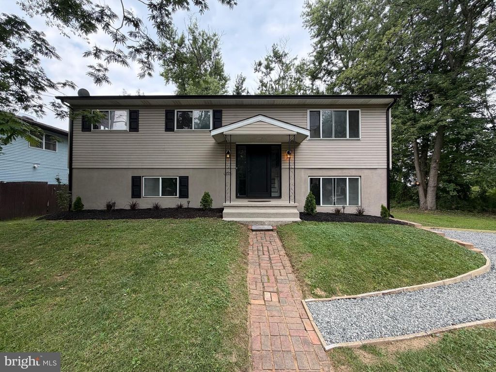 3229 HOWARD AVE, Pennsauken, NJ 08109