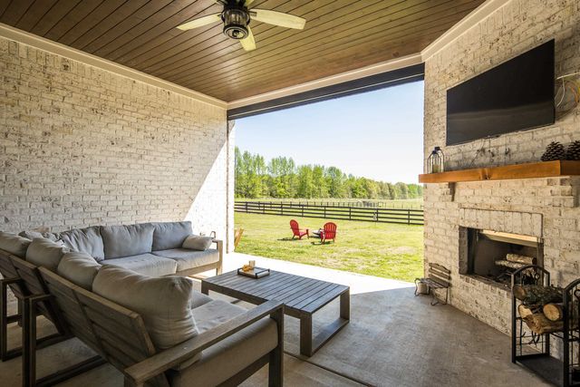 2706 S TERRY LN RD, Covington, TN 38019