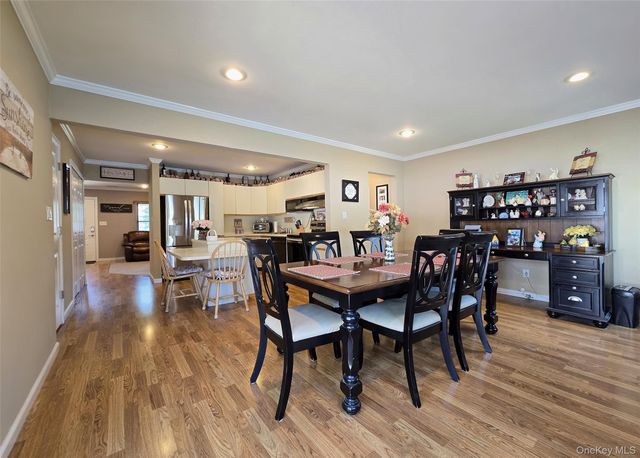 150 Glenmere Way, Holbrook, NY 11741