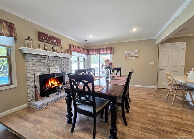 150 Glenmere Way, Holbrook, NY 11741