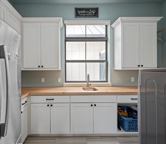 821 S Angel Light DR, Spicewood, TX 78669