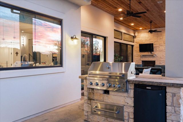 821 S Angel Light DR, Spicewood, TX 78669