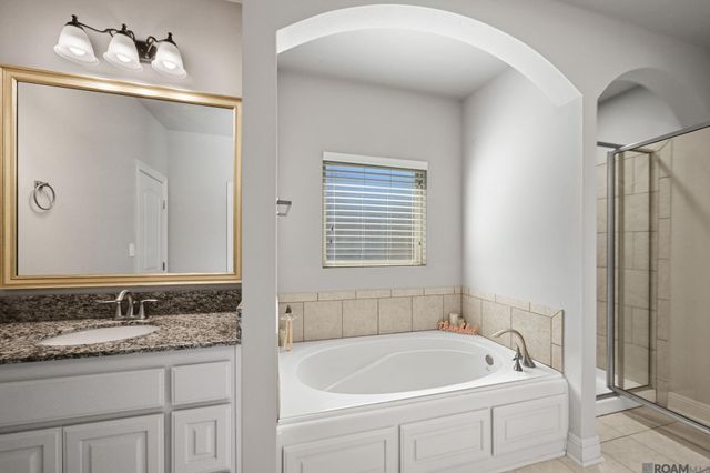 7119 Lakecrest Dr, Zachary, LA 70791