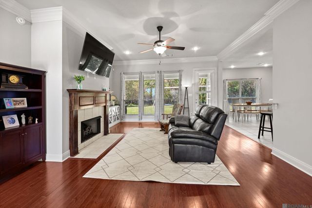 7119 Lakecrest Dr, Zachary, LA 70791