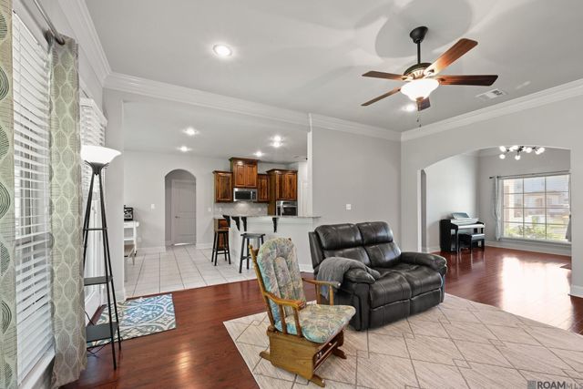 7119 Lakecrest Dr, Zachary, LA 70791