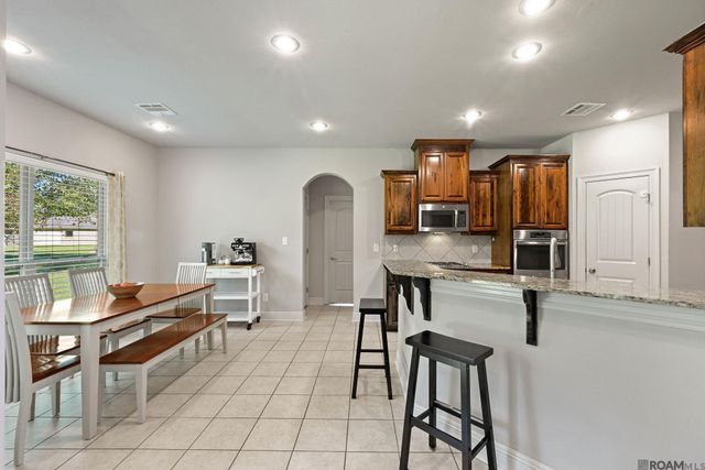 7119 Lakecrest Dr, Zachary, LA 70791