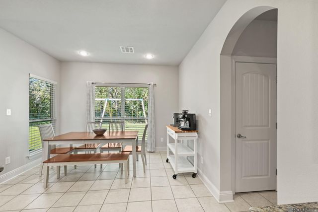 7119 Lakecrest Dr, Zachary, LA 70791