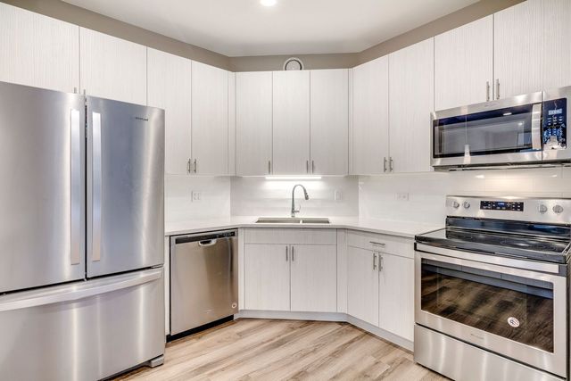 1730 N CLARK Street 102, Chicago, IL 60614