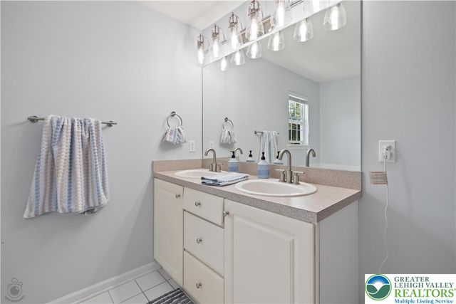 115 Bethpage Terrace, Williams Twp, PA 18042