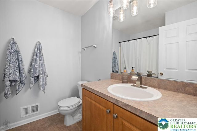 115 Bethpage Terrace, Williams Twp, PA 18042