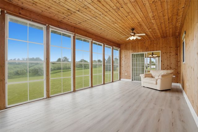 3451 Pleasant Creek Road, Palo, IA 52324