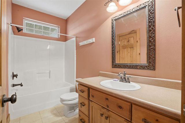 3451 Pleasant Creek Road, Palo, IA 52324