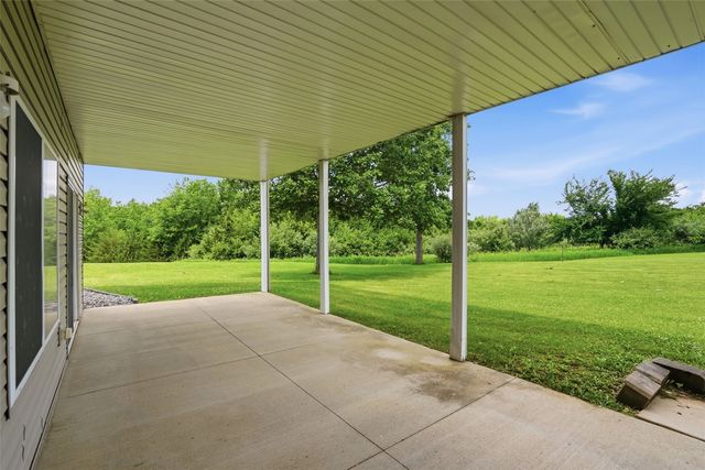 3451 Pleasant Creek Road, Palo, IA 52324