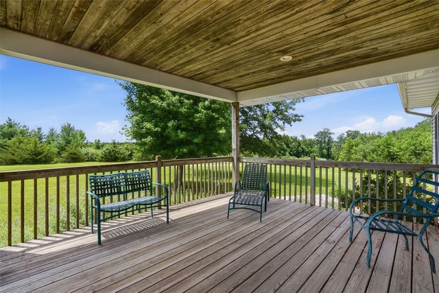 3451 Pleasant Creek Road, Palo, IA 52324