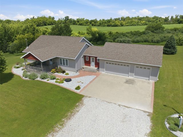 3451 Pleasant Creek Road, Palo, IA 52324