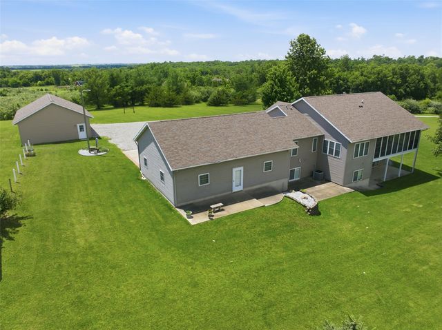 3451 Pleasant Creek Road, Palo, IA 52324