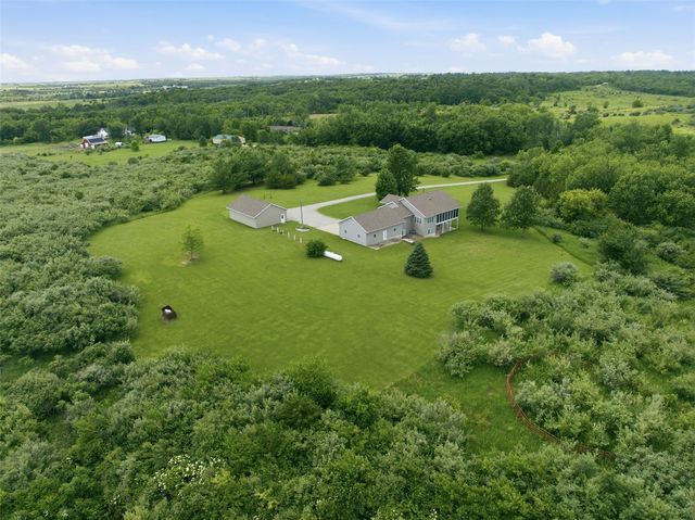 3451 Pleasant Creek Road, Palo, IA 52324