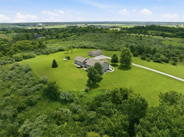 3451 Pleasant Creek Road, Palo, IA 52324