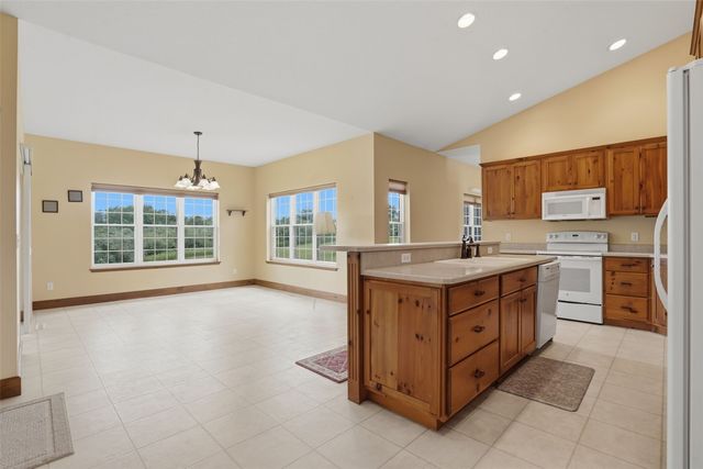 3451 Pleasant Creek Road, Palo, IA 52324