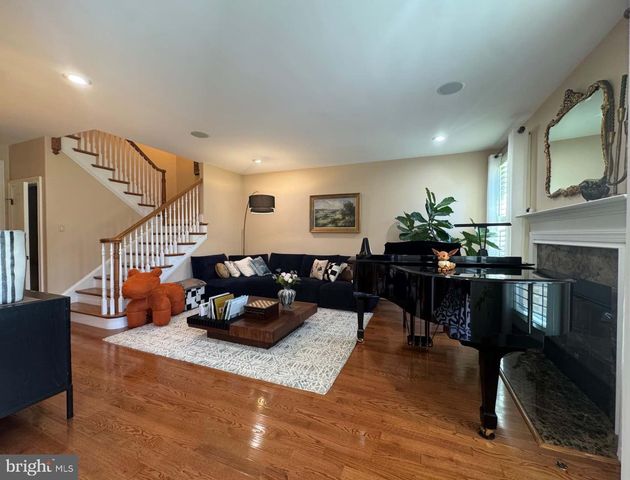 562 FARMDALE CIR, Blue Bell, PA 19422