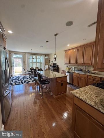 562 FARMDALE CIR, Blue Bell, PA 19422