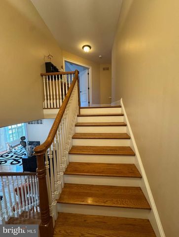 562 FARMDALE CIR, Blue Bell, PA 19422