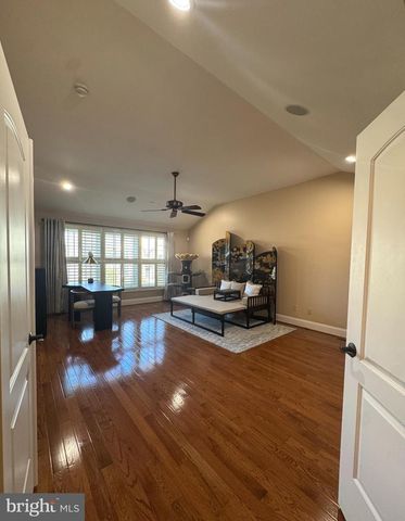 562 FARMDALE CIR, Blue Bell, PA 19422