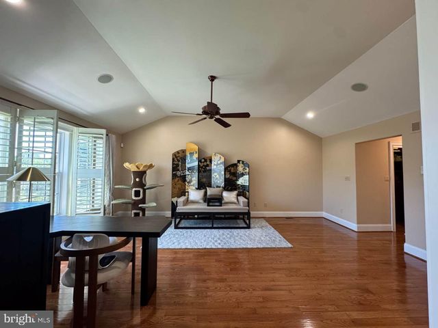 562 FARMDALE CIR, Blue Bell, PA 19422