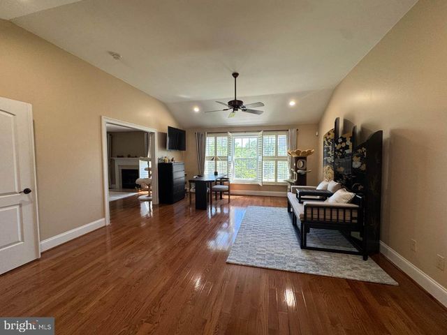 562 FARMDALE CIR, Blue Bell, PA 19422